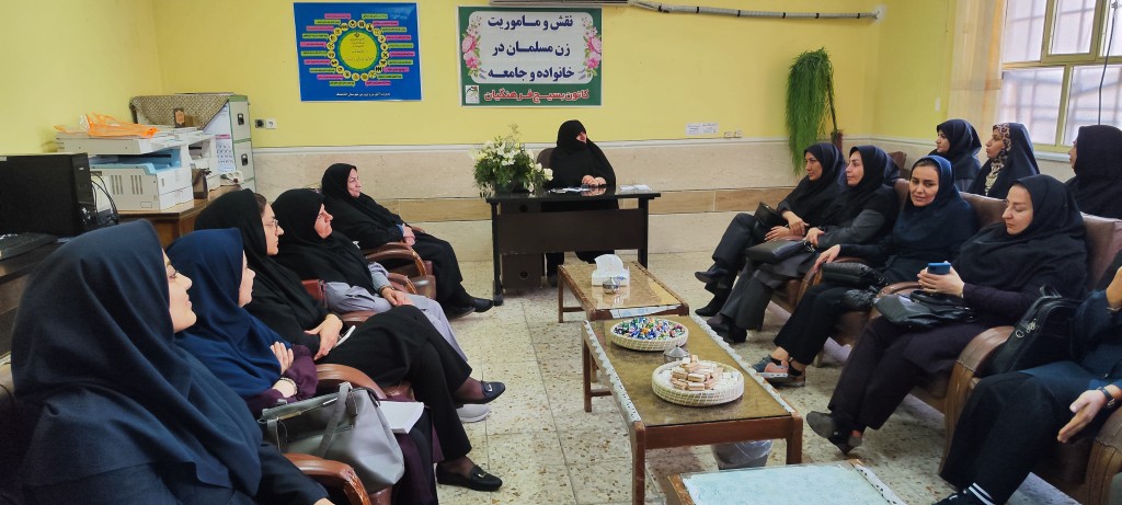 برگزاری نشست بصیرتی با موضوع نقش و ماموریت زن مسلمان در جامعه هنرستان نرجس خاتون