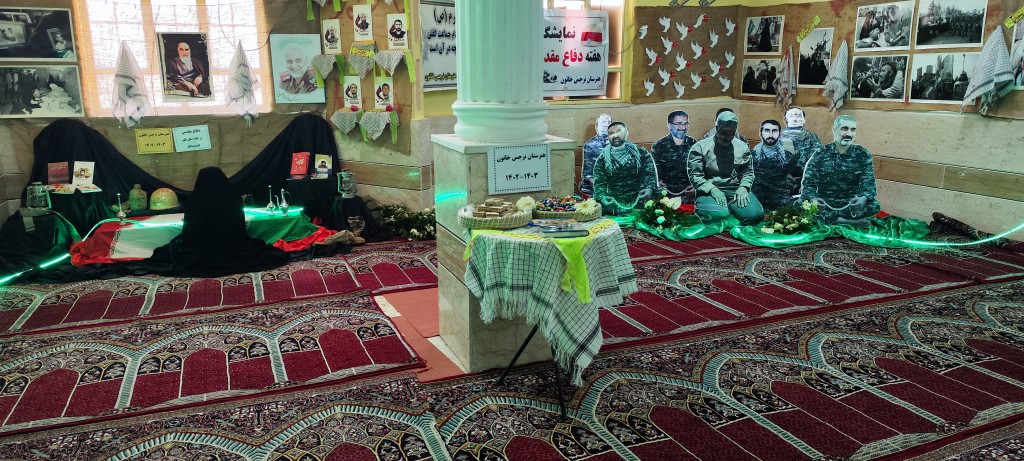 نمایشگاه هفته دفاع مقدس هنرستان نرجس خاتون